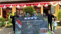 Keseruan Mahasiswa PMM UMM Melatih Anak-anak SDN 1 Sumurgung Belajar Membaca dan Membuat Resensi Buku