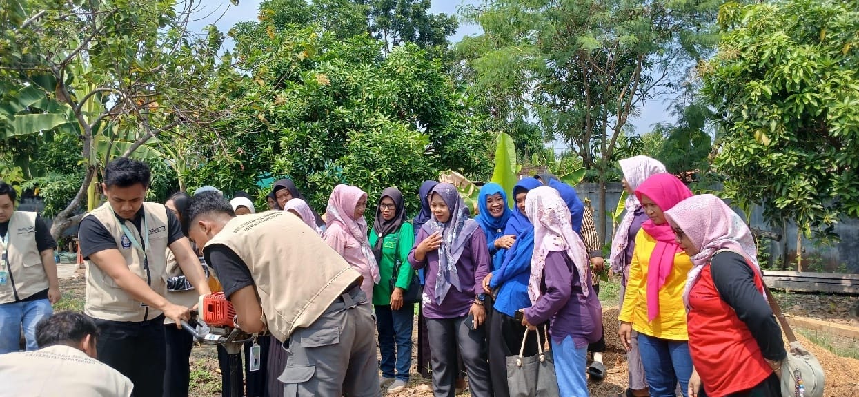 word-image-672-1 Mahasiswa KKN-T UNDIP Ajak Warga Bijak Kelola Sampah melalui Pemanfaatan Biopori di Desa Sugihmanik