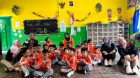 Mahasiswa PMM UMM Selenggarakan Physiogame Day untuk Kembangkan Motorik Kasar Anak di TK Dharma Wanita 3 Krajan, Malang