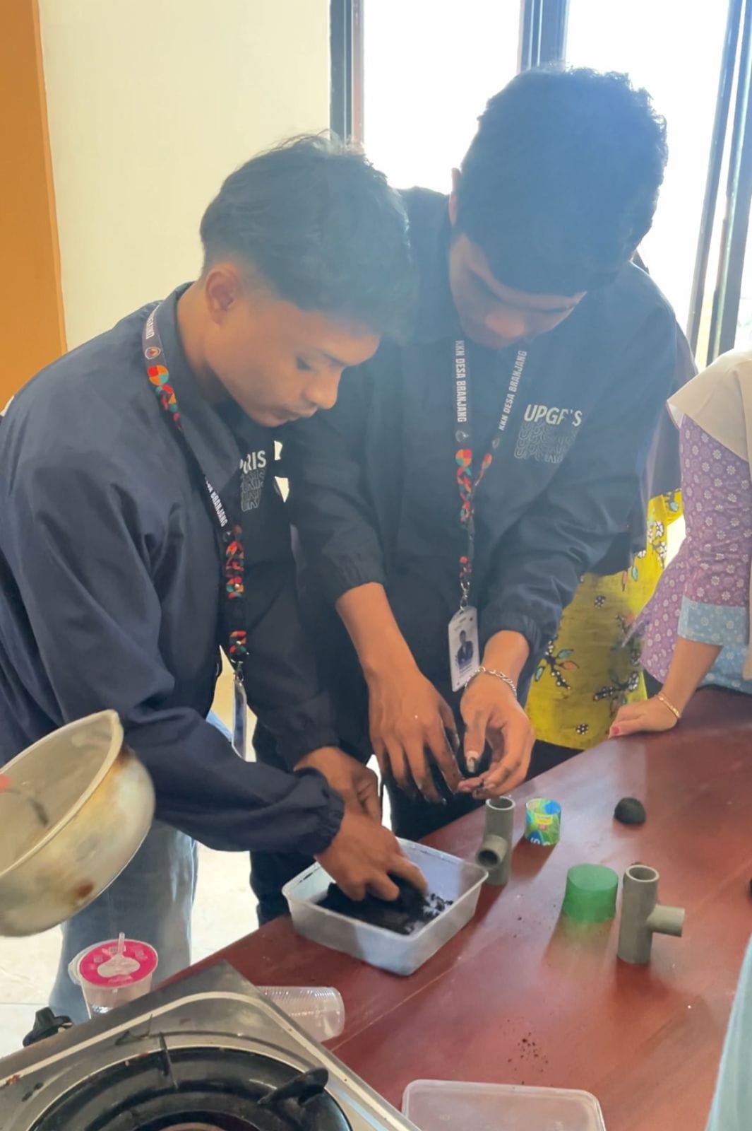 word-image-875-1 Ubah Limbah Jadi Berkah, Mahasiswa KKN UPGRIS Sulap Bonggol Jagung Jadi Briket di Desa Branjang