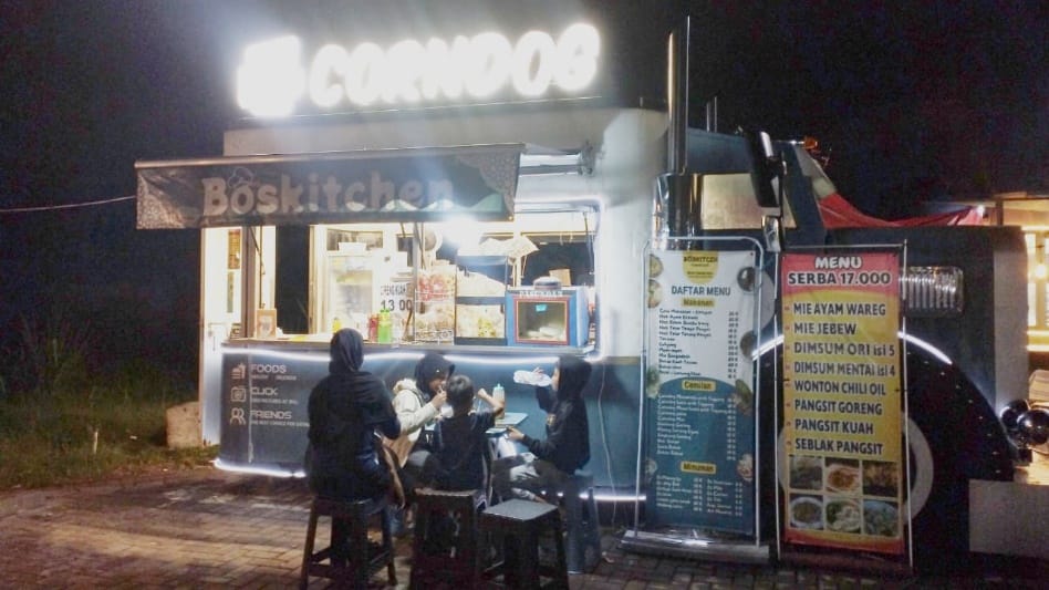 word-image-1112-1 Peran UMKM dalam Membentuk Relasi Sosial dan Praktik Ekonomi Lokal di Kawasan Shilla Sawangan