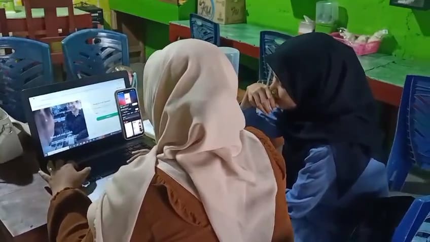 Dorong Pertumbuhan Ekonomi UMKM Bersama UNY melalui Implementasi SDGs 8 pada Warung Nasi Rames Mbah Arjo dengan Pemanfaatan GrabMerchant