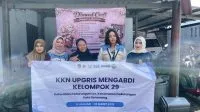 Perkuat Branding Lokal, KKN UPGRIS Kelompok 29 Lakukan Pembaharuan Desain MMT dan Stiker Produk UMKM Pedurungan Lor