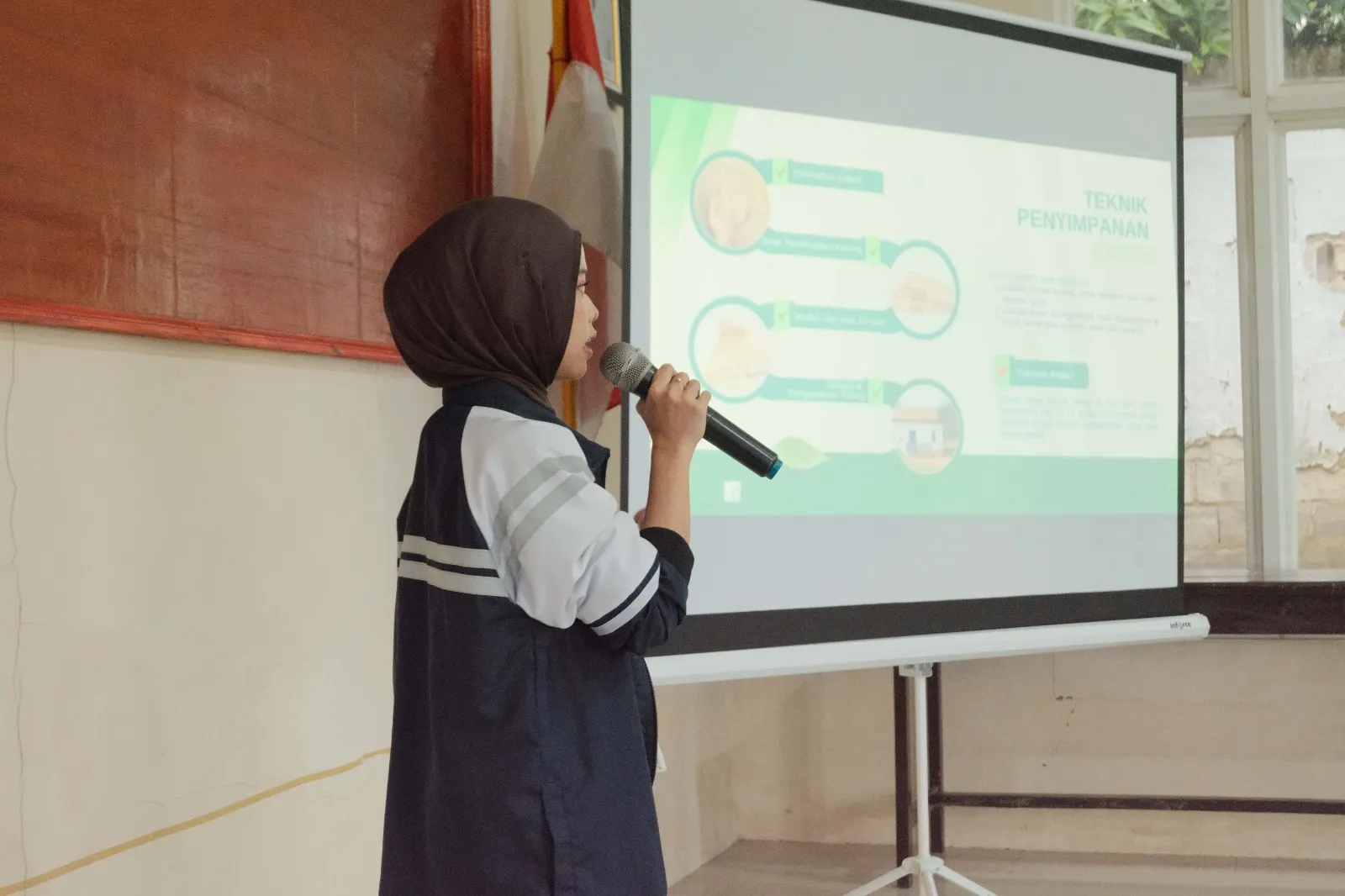 Mahasiswi KKN Undip Edukasi Petani Cara Simpan Gabah Berkualitas 1 Mahasiswi KKN Undip Edukasi Petani Cara Simpan Gabah Berkualitas