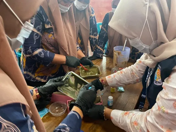 Dari Limbah Jadi Produk Bermanfaat, Mahasiswa KKN Untidar Gelar Workshop Sabun dari Minyak