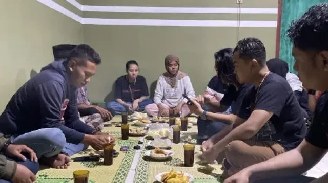 Optimalkan Limbah Sekam Padi Petani, Mahasiswa KKN UNDIP Gelar Sosialisasi Batako Abu Sekam di Desa Tambakan