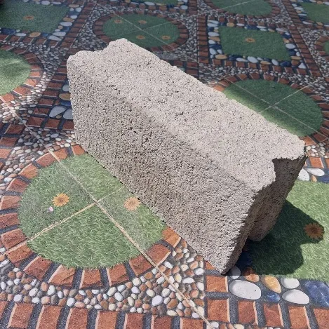 Optimalkan Limbah Sekam Padi Petani, Mahasiswa KKN UNDIP Gelar Sosialisasi Batako Abu Sekam di Desa Tambakan