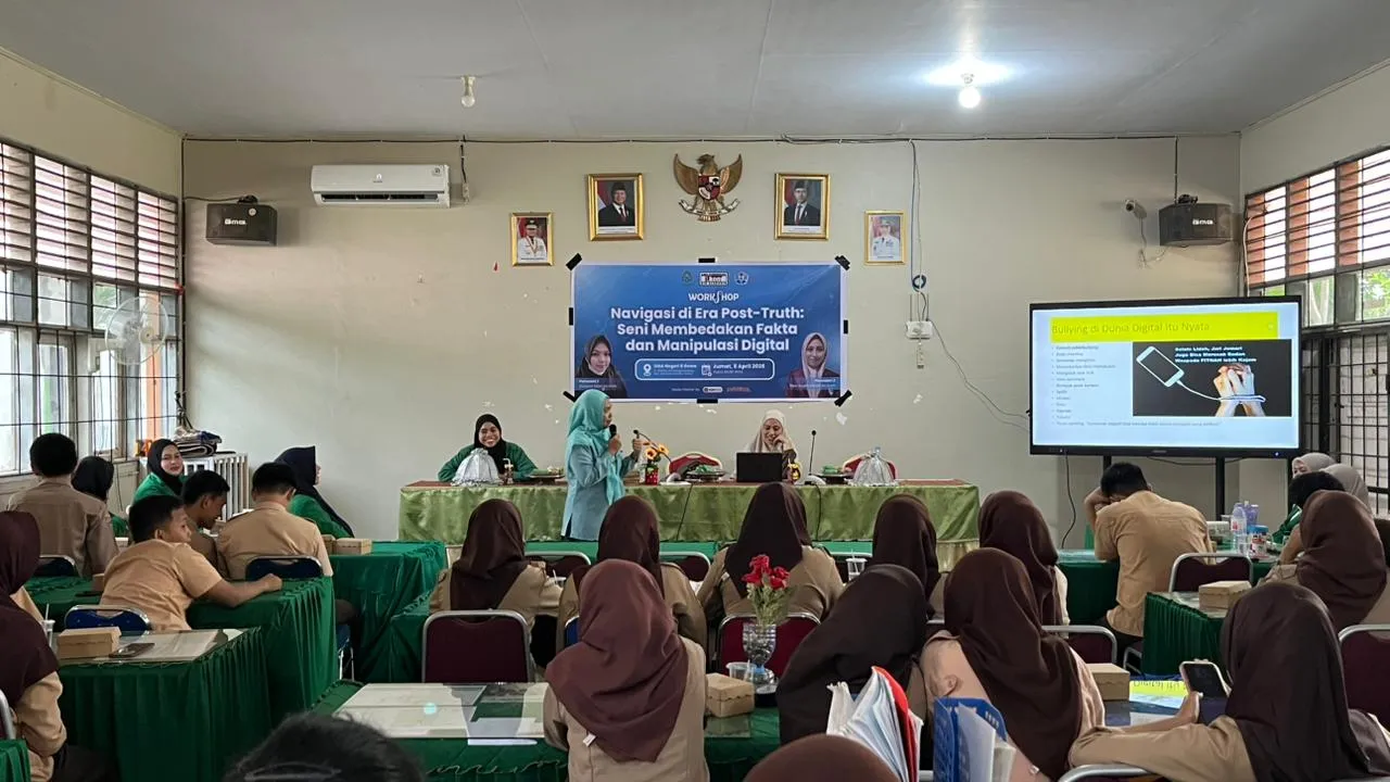 Mahasiswa Ilmu Komunikasi UIN Alauddin Makassar Gelar Workshop Literasi Media di SMAN 8 Gowa 2 Mahasiswa Ilmu Komunikasi UIN Alauddin Makassar Gelar Workshop Literasi Media di SMAN 8 Gowa