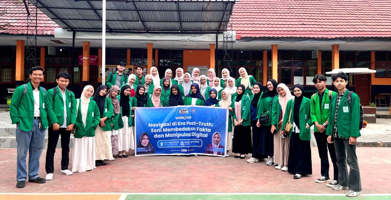 Mahasiswa Ilmu Komunikasi UIN Alauddin Makassar Gelar Workshop Literasi Media di SMAN 8 Gowa 3 Mahasiswa Ilmu Komunikasi UIN Alauddin Makassar Gelar Workshop Literasi Media di SMAN 8 Gowa