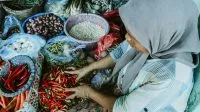 Menjinakkan Inflasi Pangan Tanpa Mengorbankan Petani