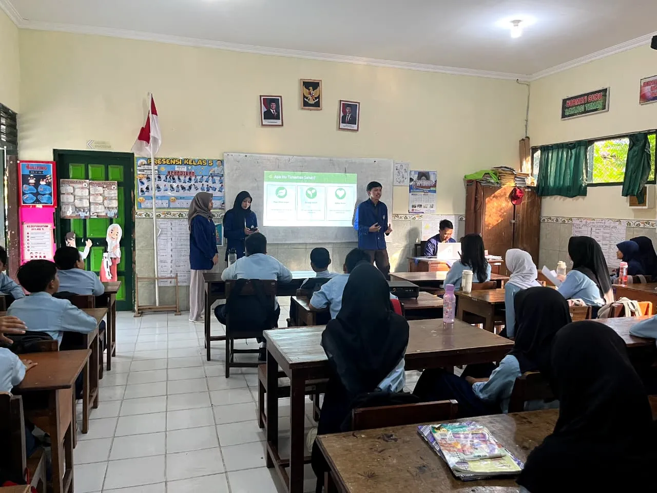 Tanam Sehat, Tumbuh Cerdas! Mahasiswa UNY Wujudkan Kebun Gizi Sekolah Berbasis Kearifan Lokal bersama Siswa SD Negeri Puren 1 Tanam Sehat, Tumbuh Cerdas! Mahasiswa UNY Wujudkan Kebun Gizi Sekolah Berbasis Kearifan Lokal bersama Siswa SD Negeri Puren